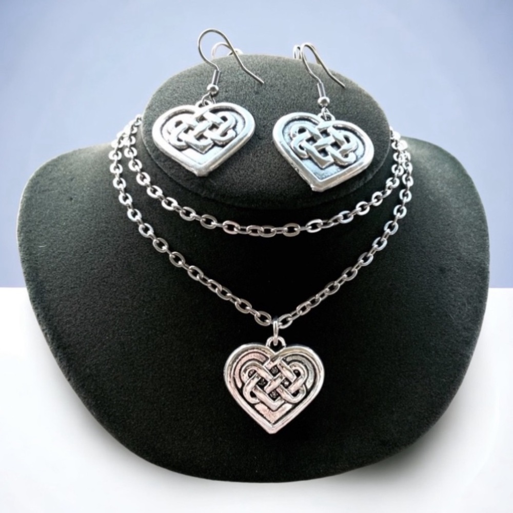 Celtic heart knot design set necklace + earrings